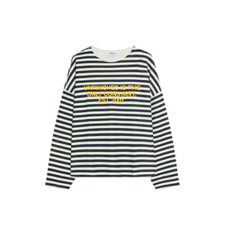 Ασπρόμαυρο ριγέ πουλόβερ με στρογγυλή λαιμόκοψη