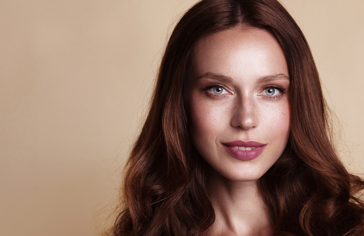 Hair in the spotlight: Θεραπείες περιποίησης για μεταξένια και υγιή μαλλιά